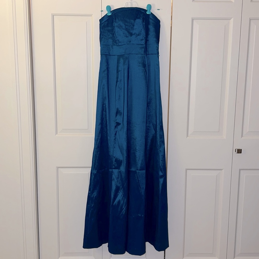 NWOT strapless formal dress.